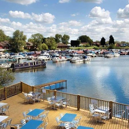 Beautiful 2 Bedroom Helmsley Lodge Northampton Kültér fotó