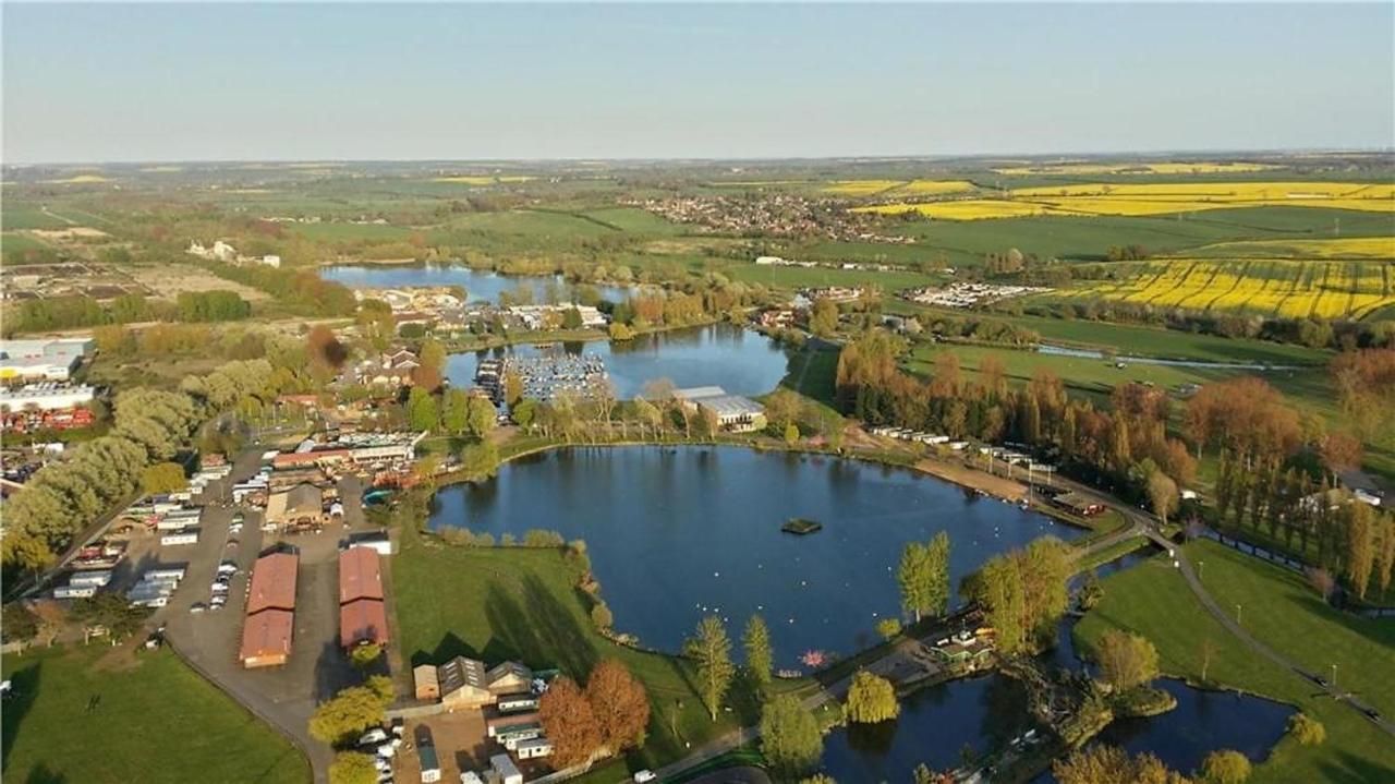Beautiful 2 Bedroom Helmsley Lodge Northampton Kültér fotó