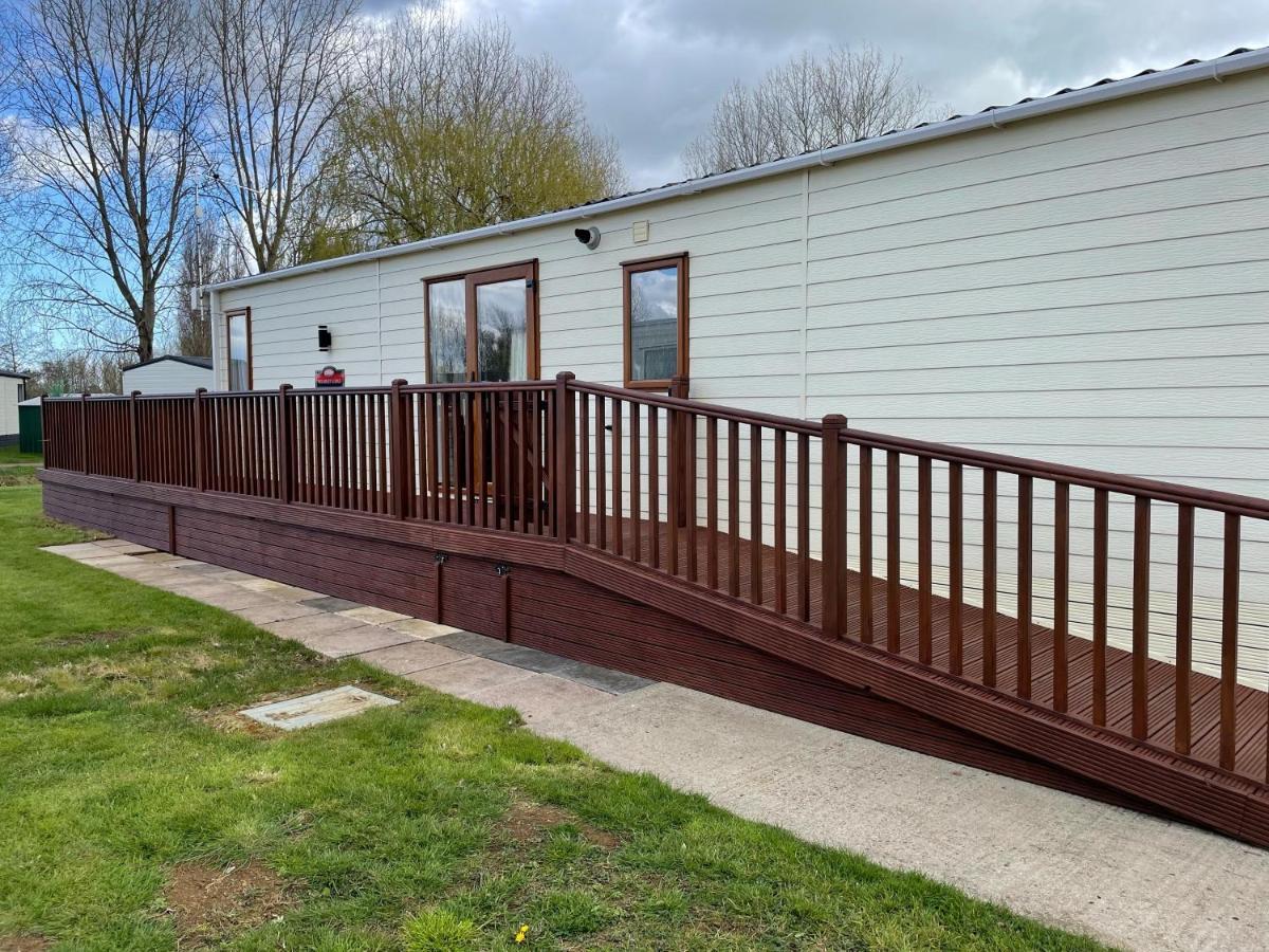 Beautiful 2 Bedroom Helmsley Lodge Northampton Kültér fotó