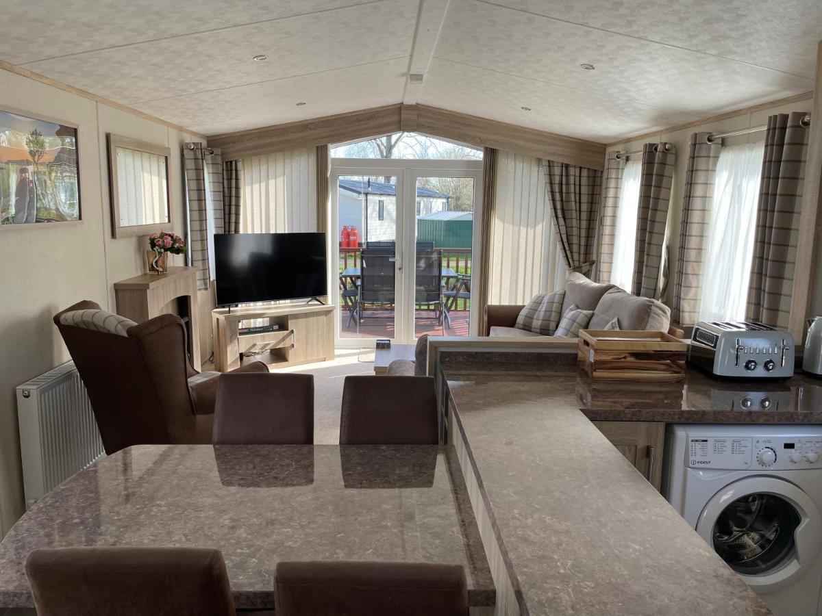Beautiful 2 Bedroom Helmsley Lodge Northampton Kültér fotó