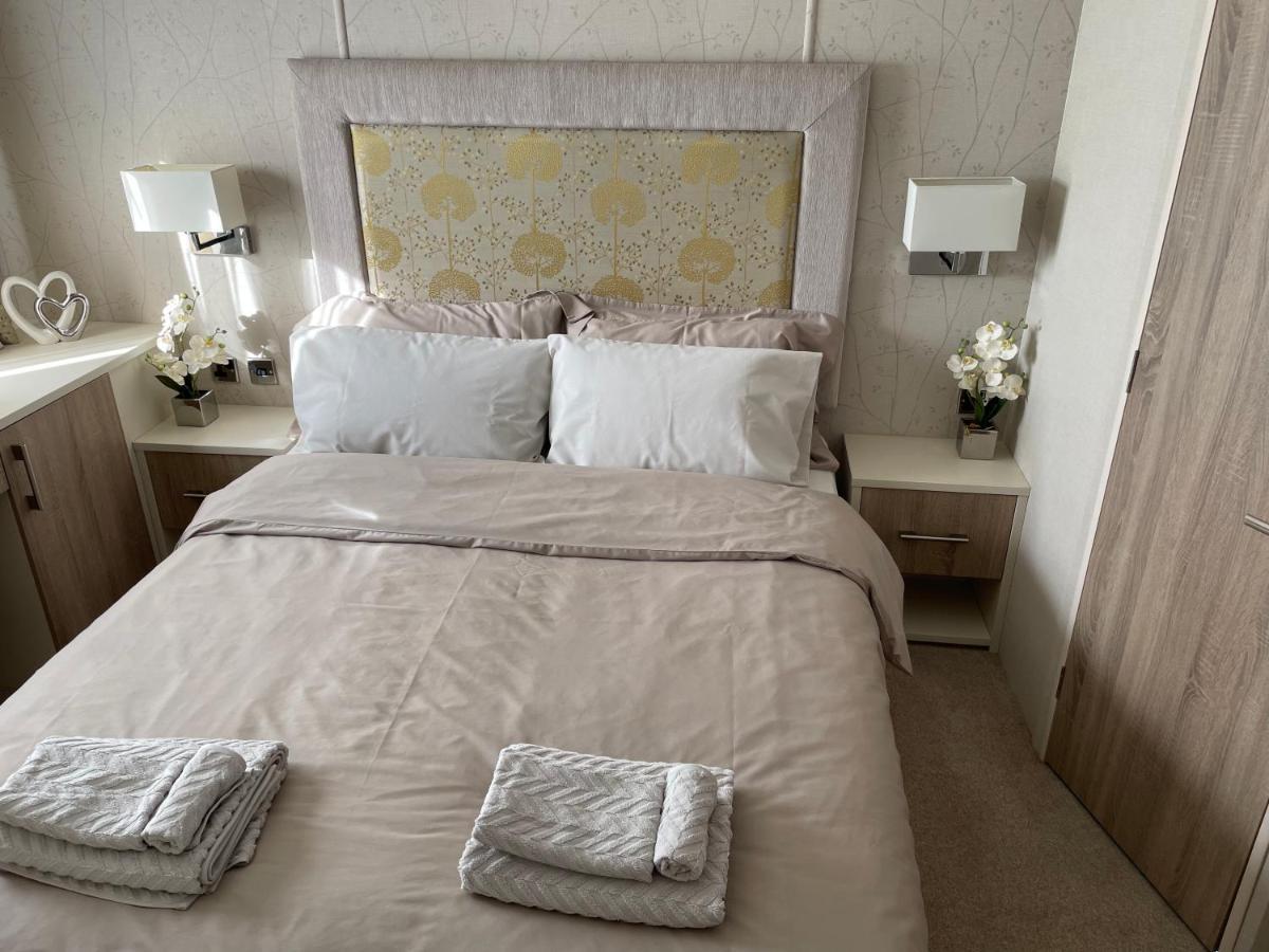 Beautiful 2 Bedroom Helmsley Lodge Northampton Kültér fotó